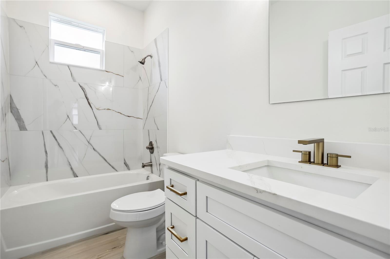 833 S HANCOCK DR