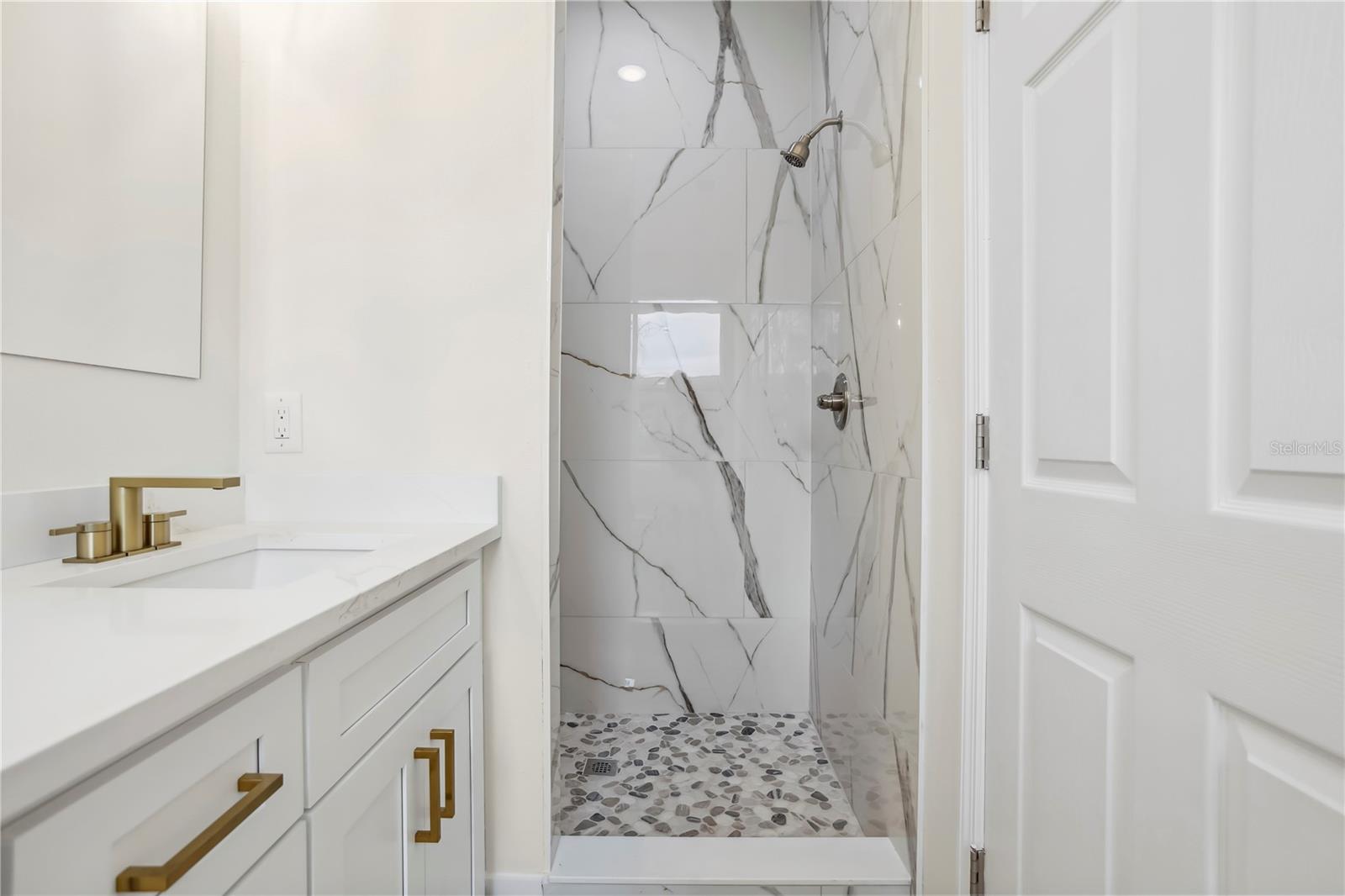 833 S HANCOCK DR