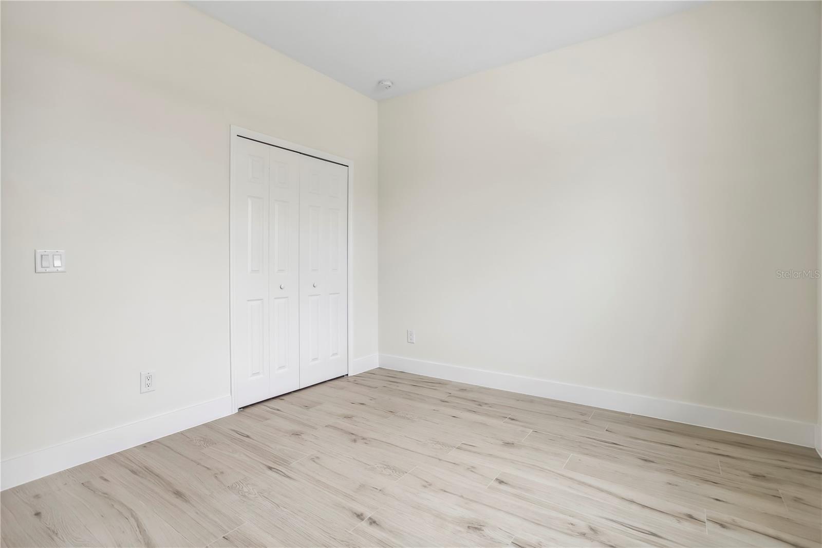 833 S HANCOCK DR