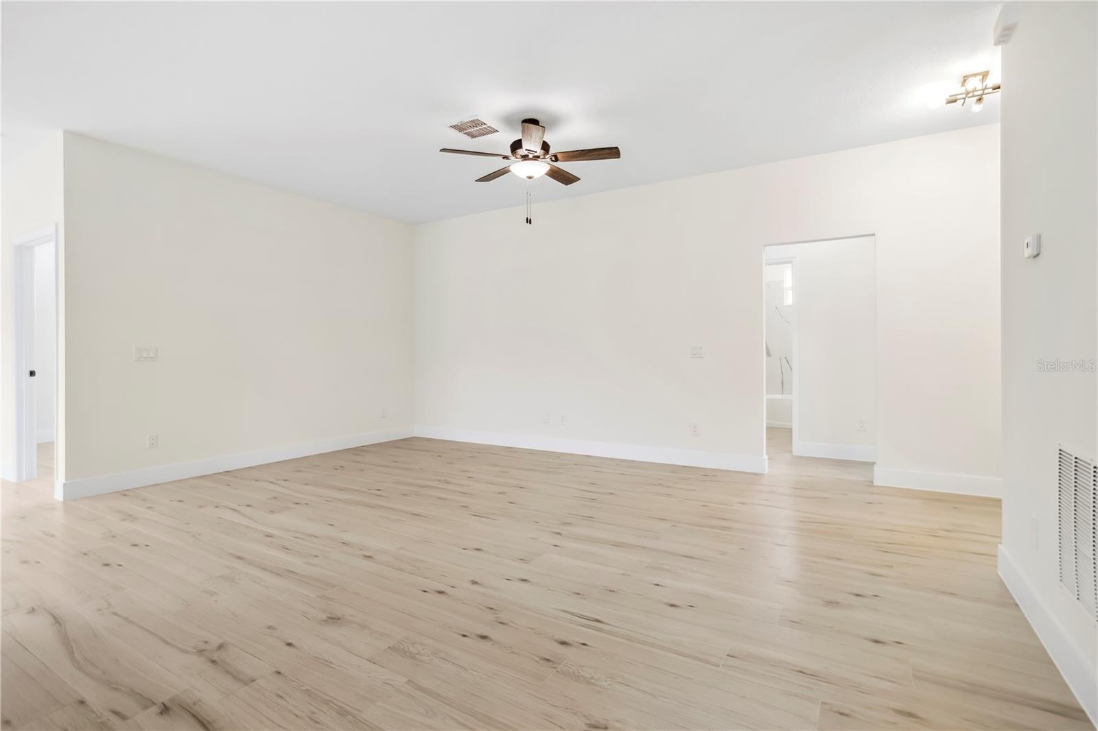 833 S HANCOCK DR
