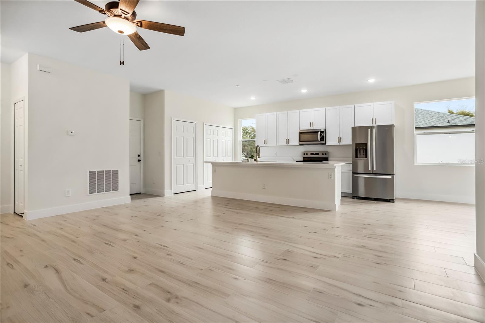 833 S HANCOCK DR