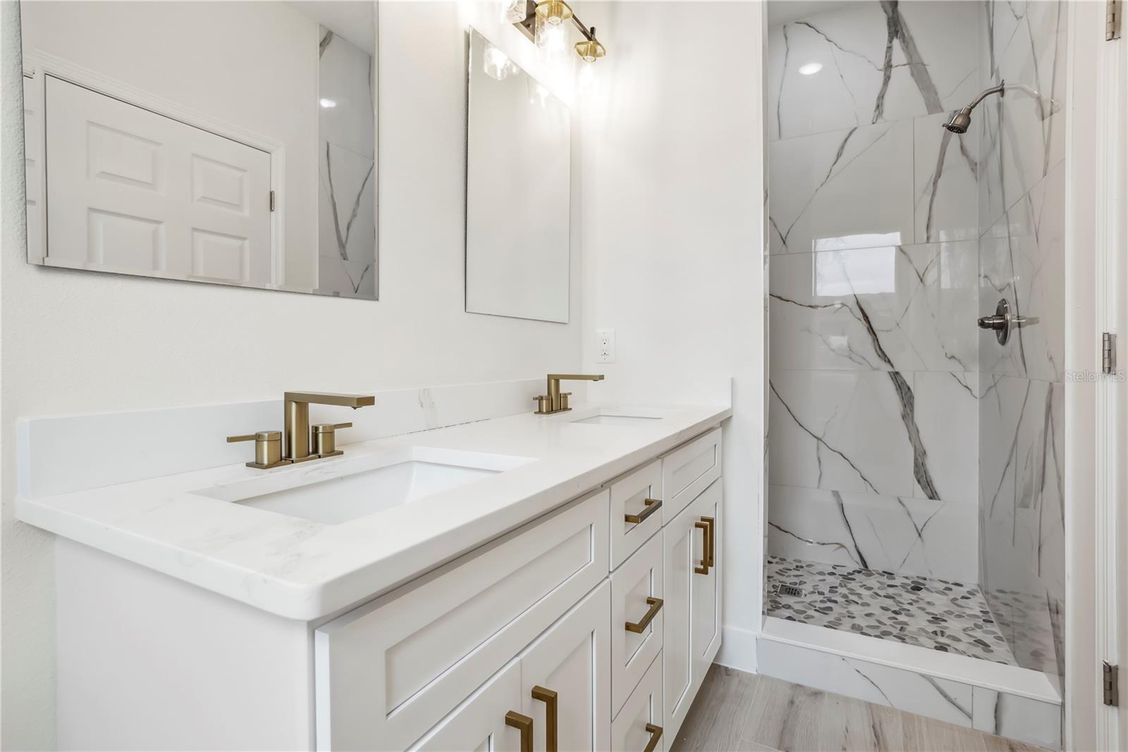 833 S HANCOCK DR