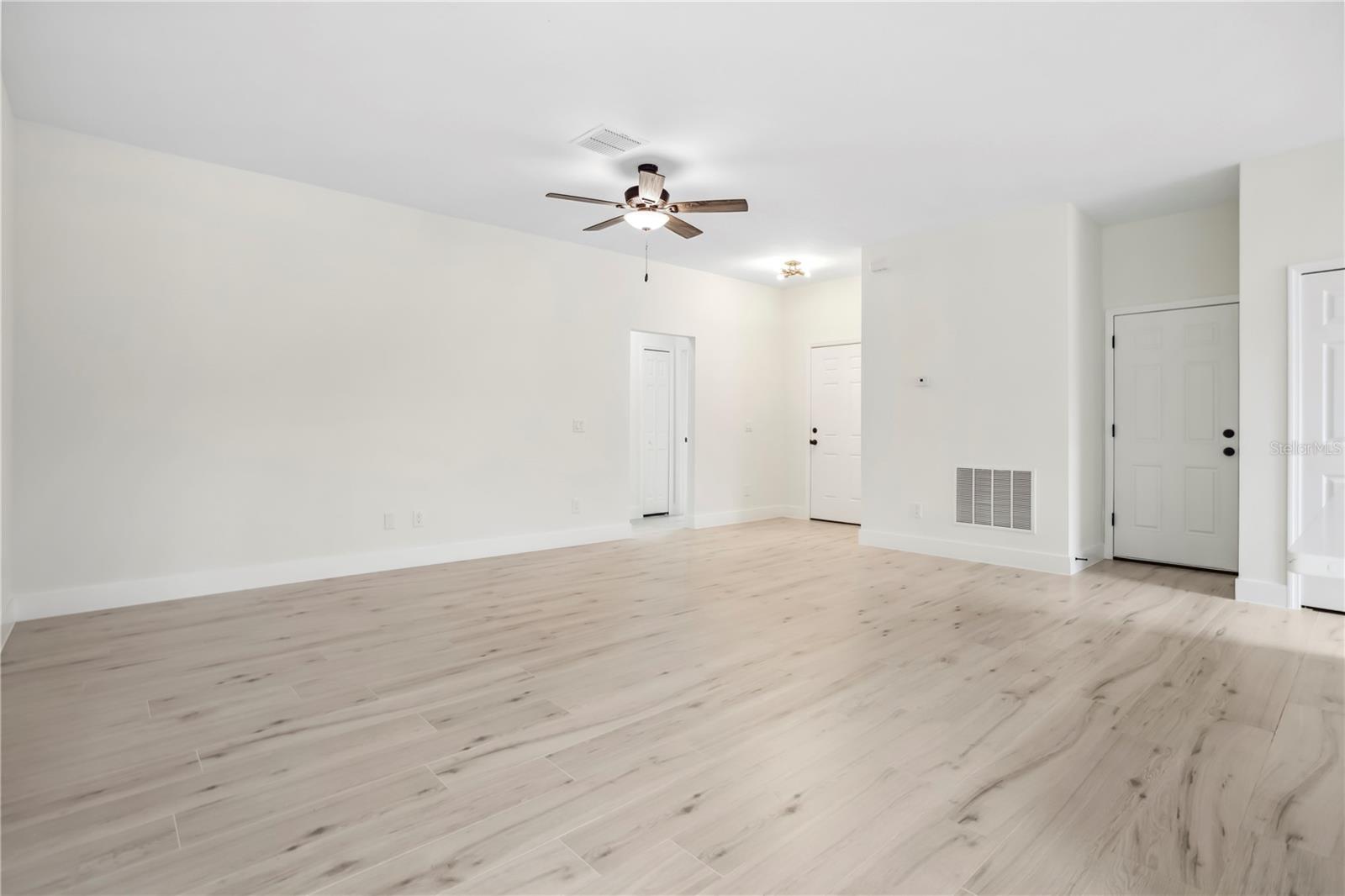 833 S HANCOCK DR