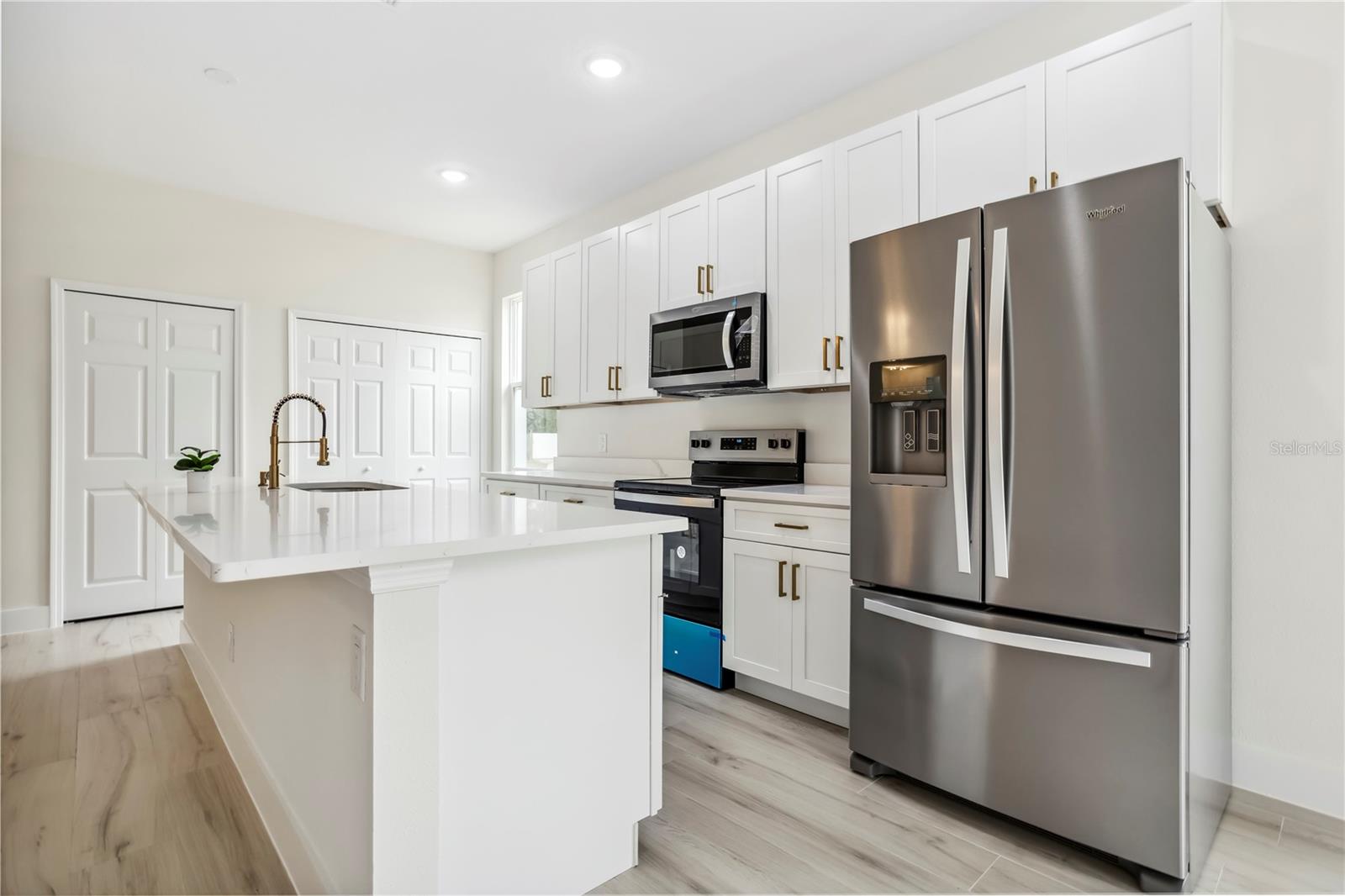 833 S HANCOCK DR