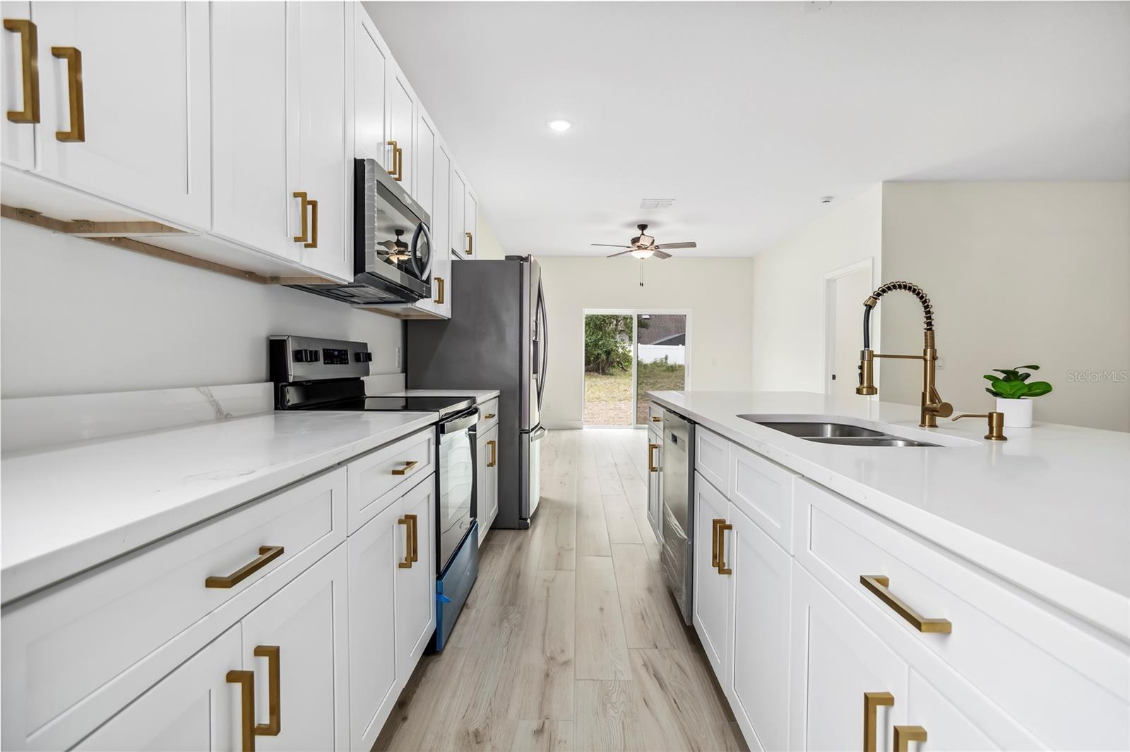 833 S HANCOCK DR