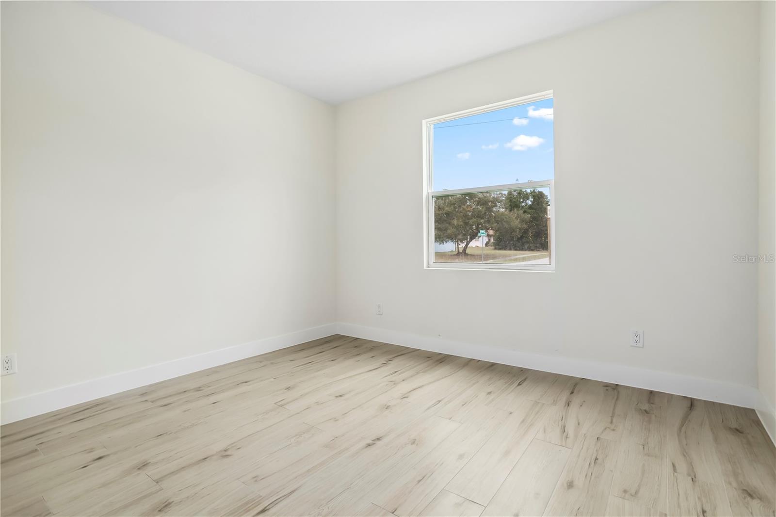 833 S HANCOCK DR