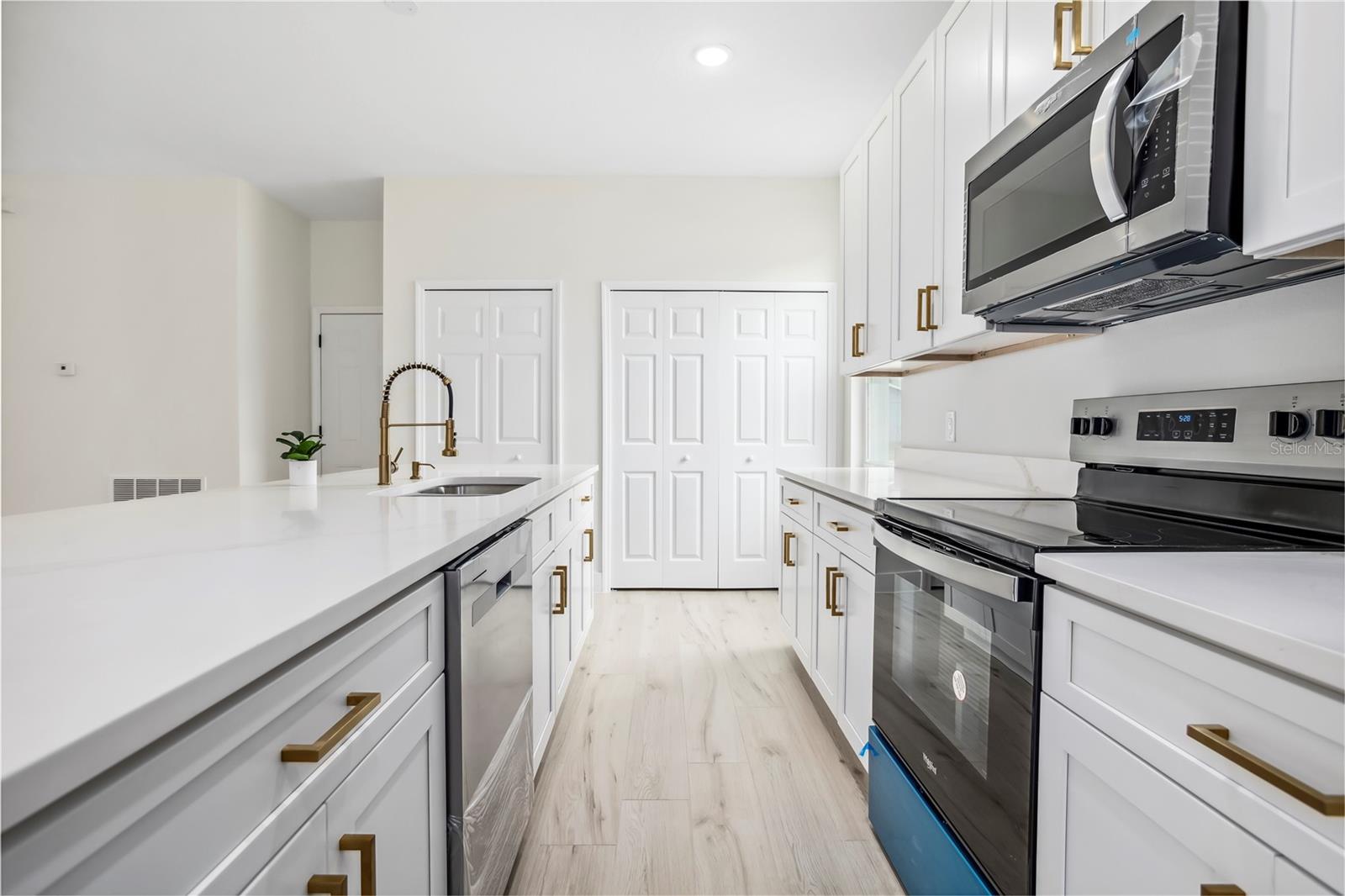 833 S HANCOCK DR