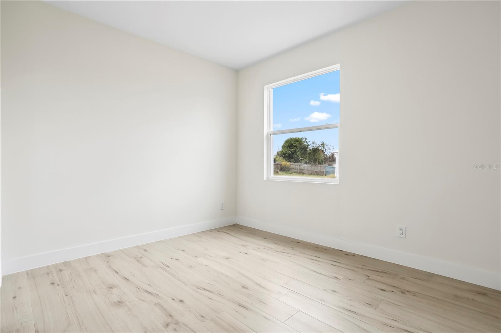 833 S HANCOCK DR