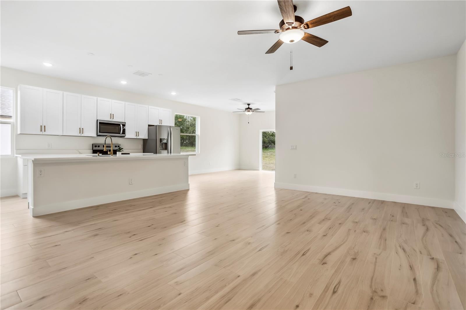 833 S HANCOCK DR