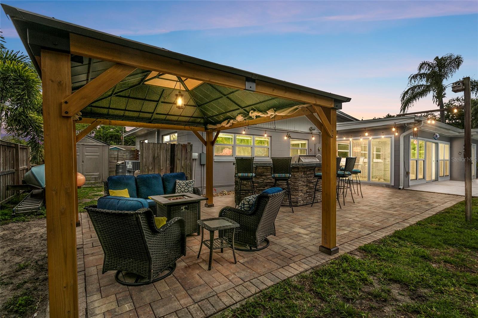 4011 BOBOLINK LN