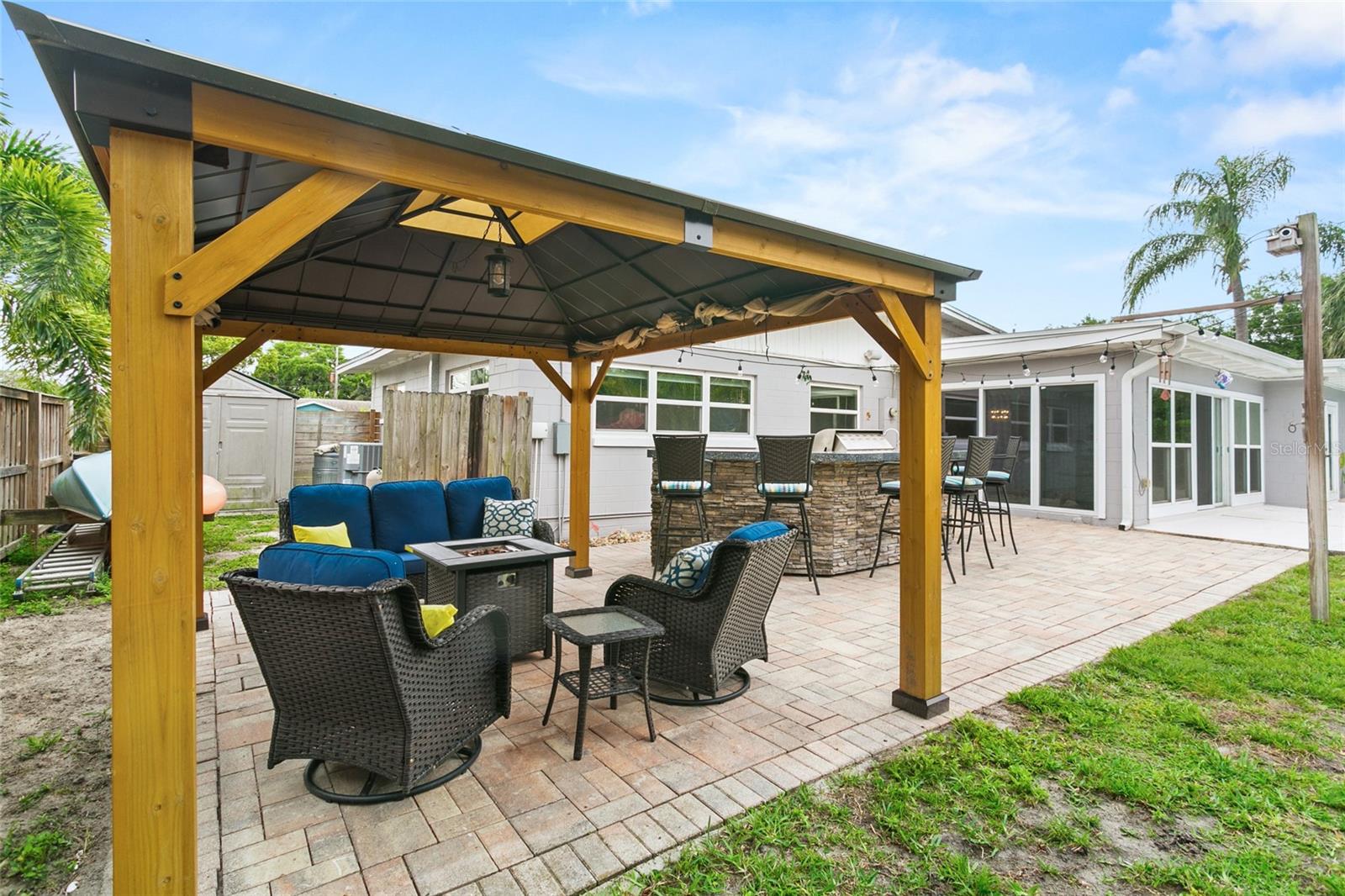 4011 BOBOLINK LN