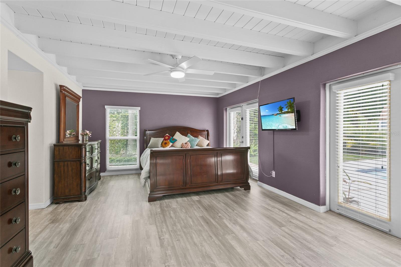 4011 BOBOLINK LN