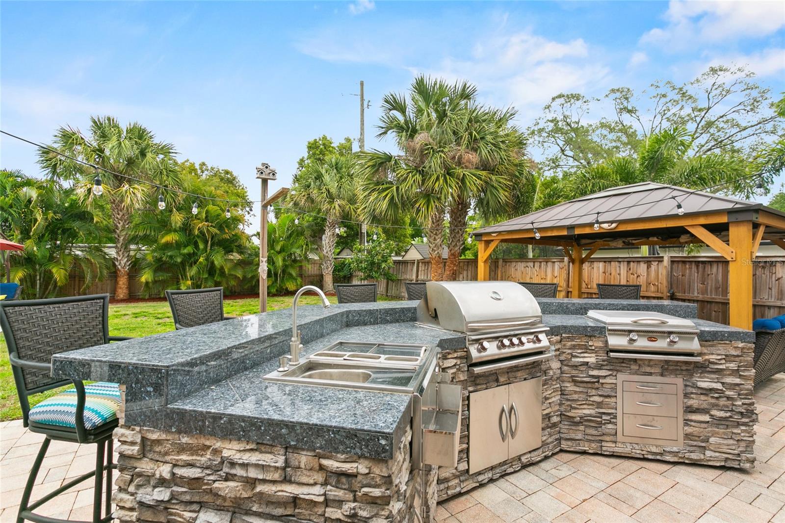4011 BOBOLINK LN