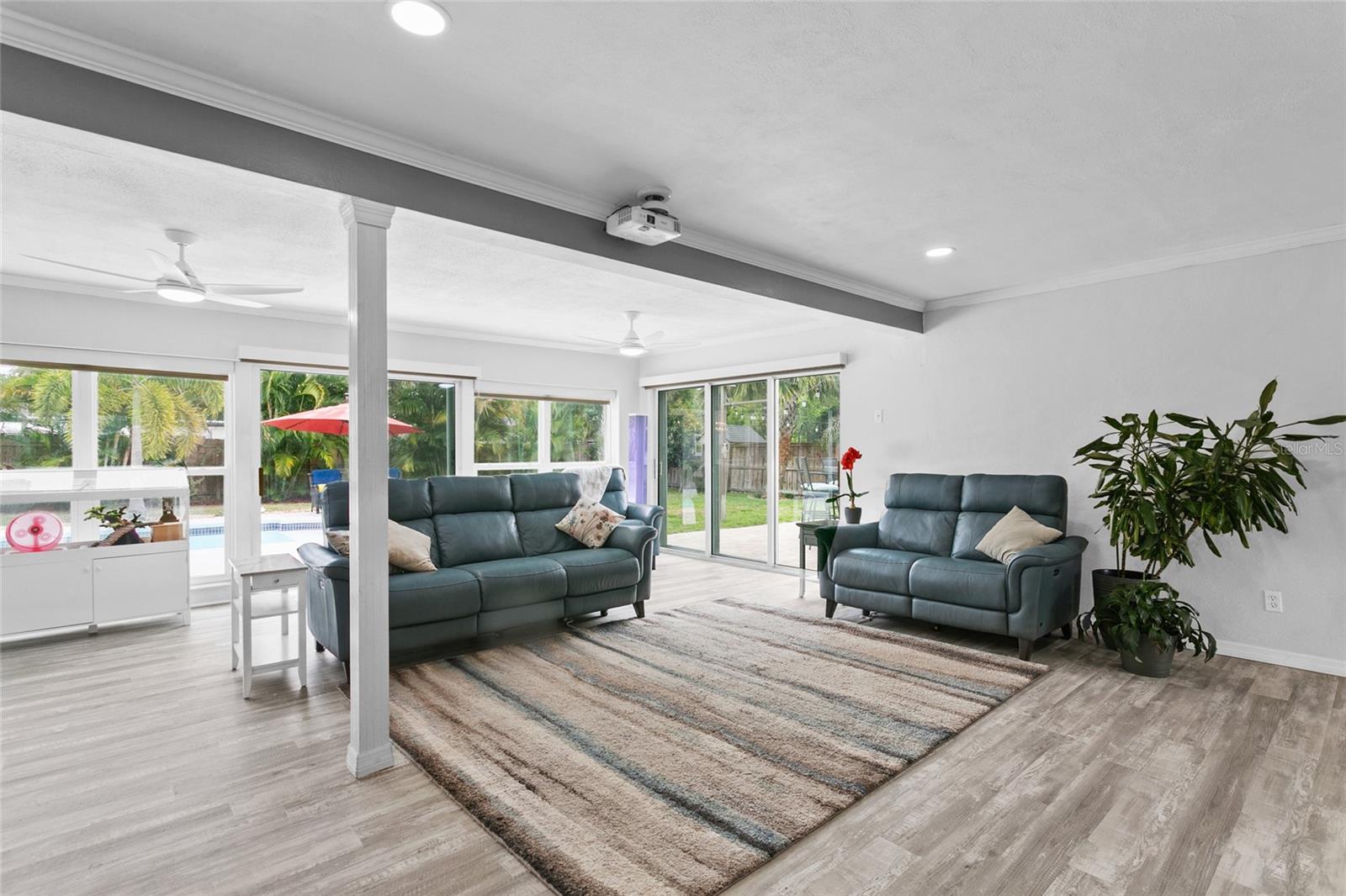 4011 BOBOLINK LN