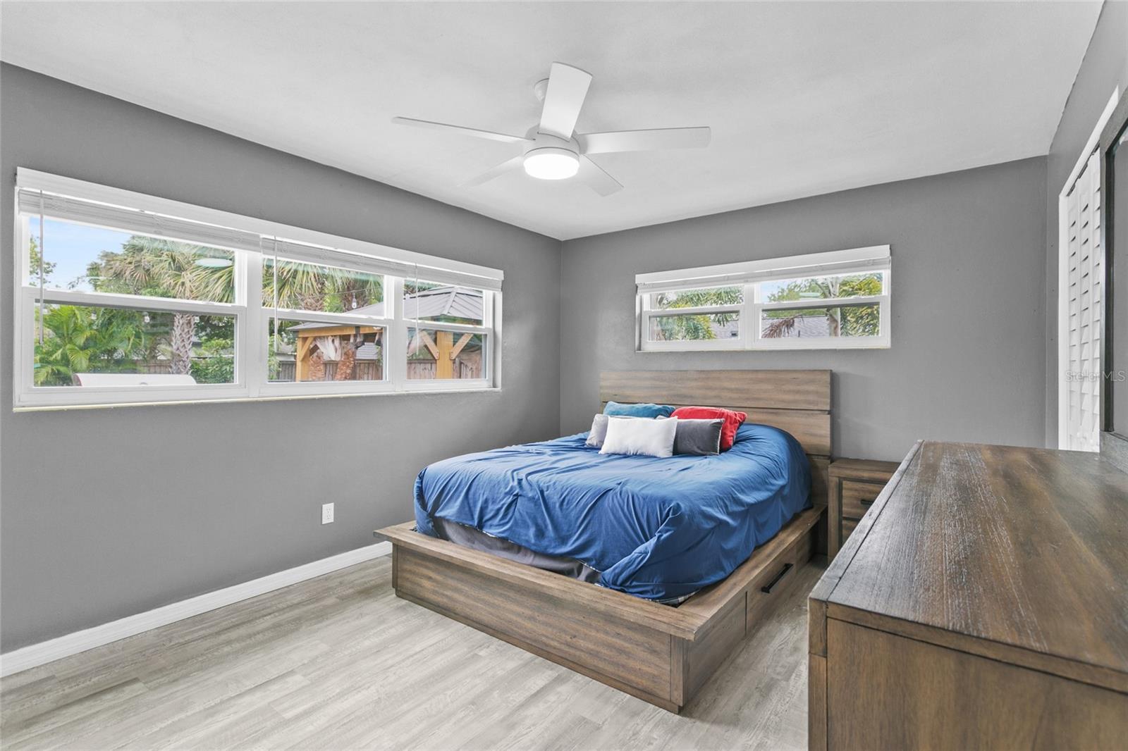 4011 BOBOLINK LN