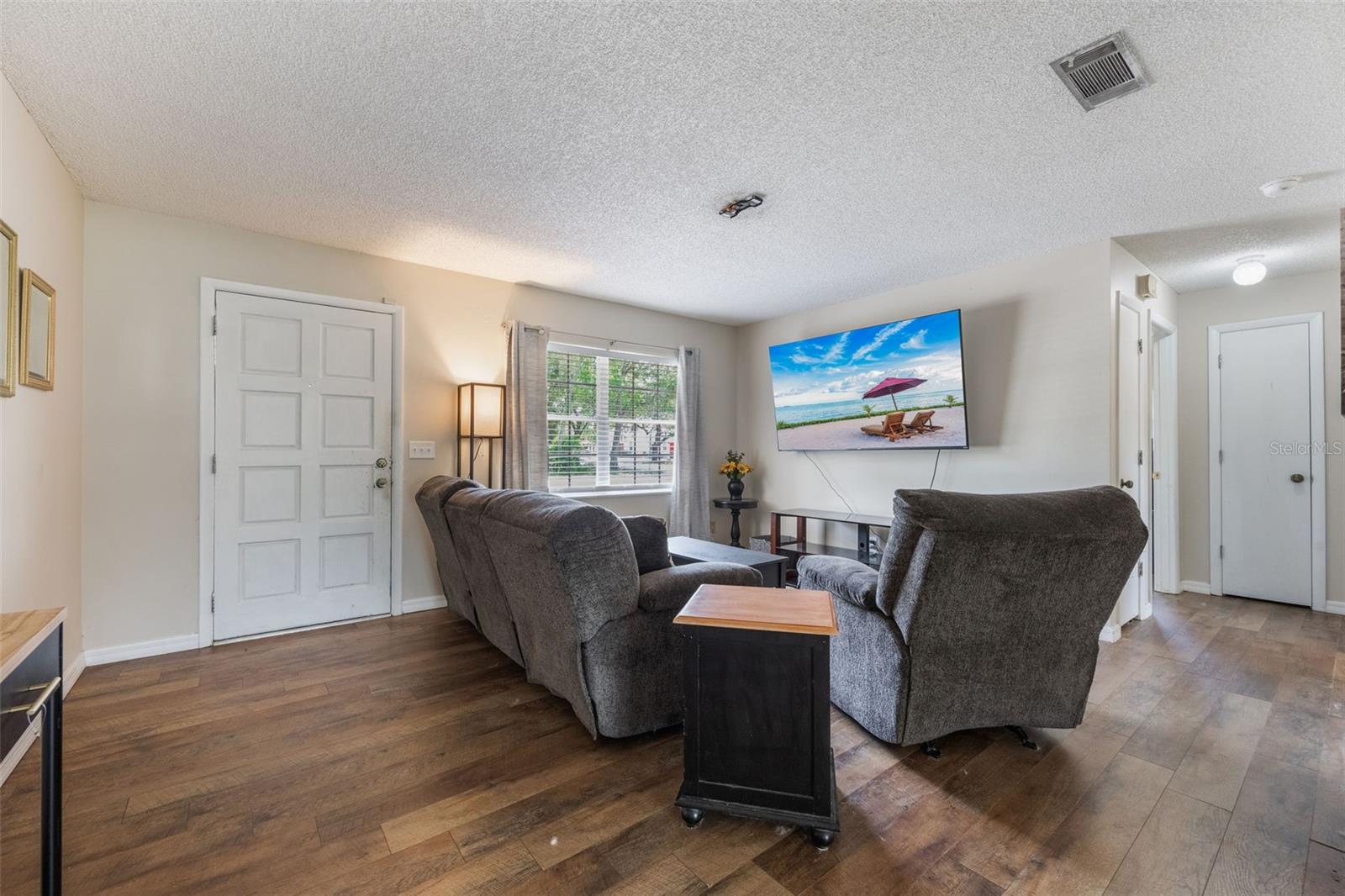 1198 E HANCOCK DR