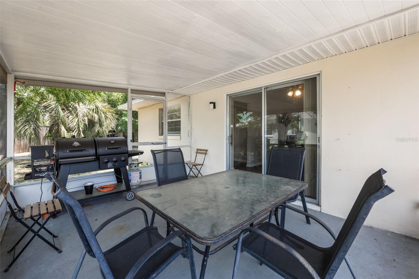 1198 E HANCOCK DR