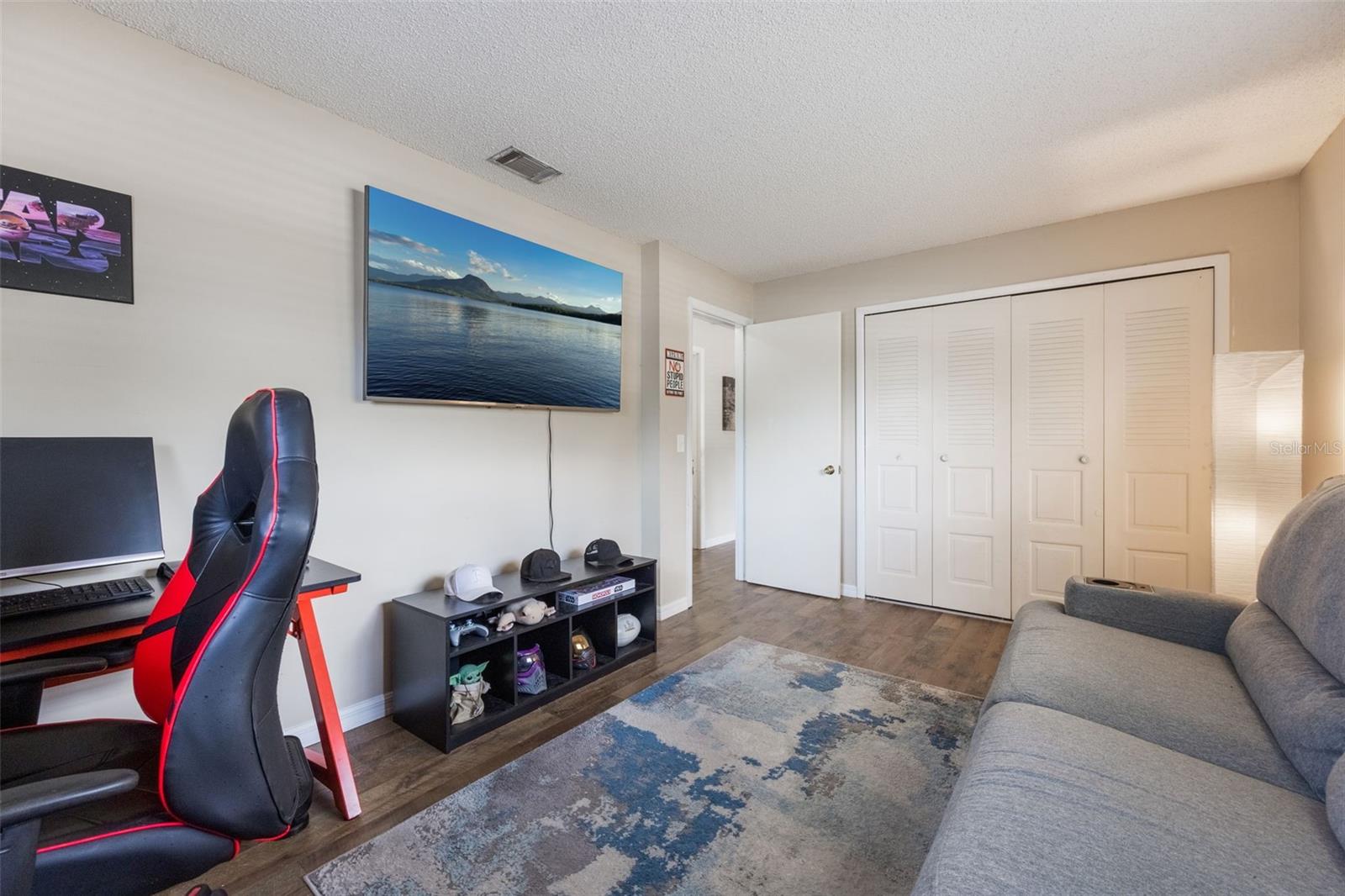1198 E HANCOCK DR