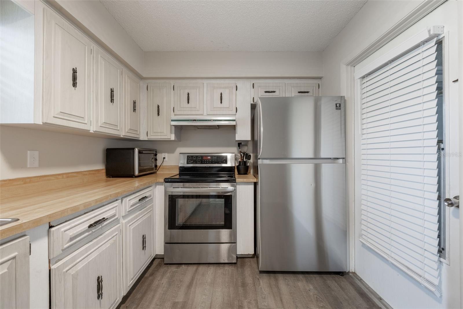 1198 E HANCOCK DR