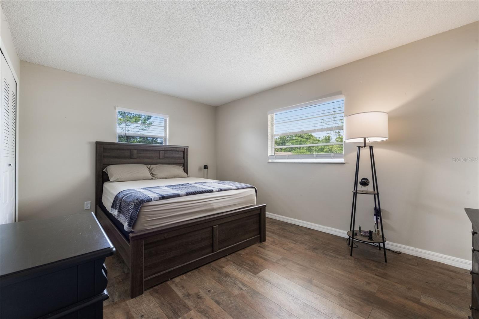 1198 E HANCOCK DR