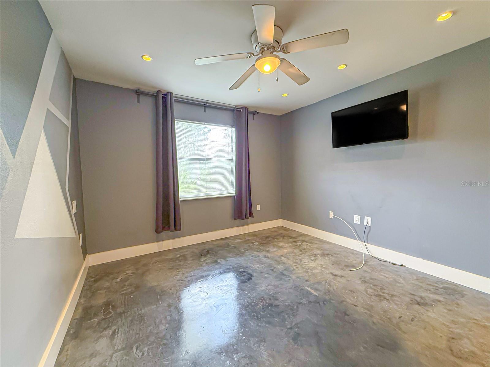 3034 PARKWAY BLVD #102