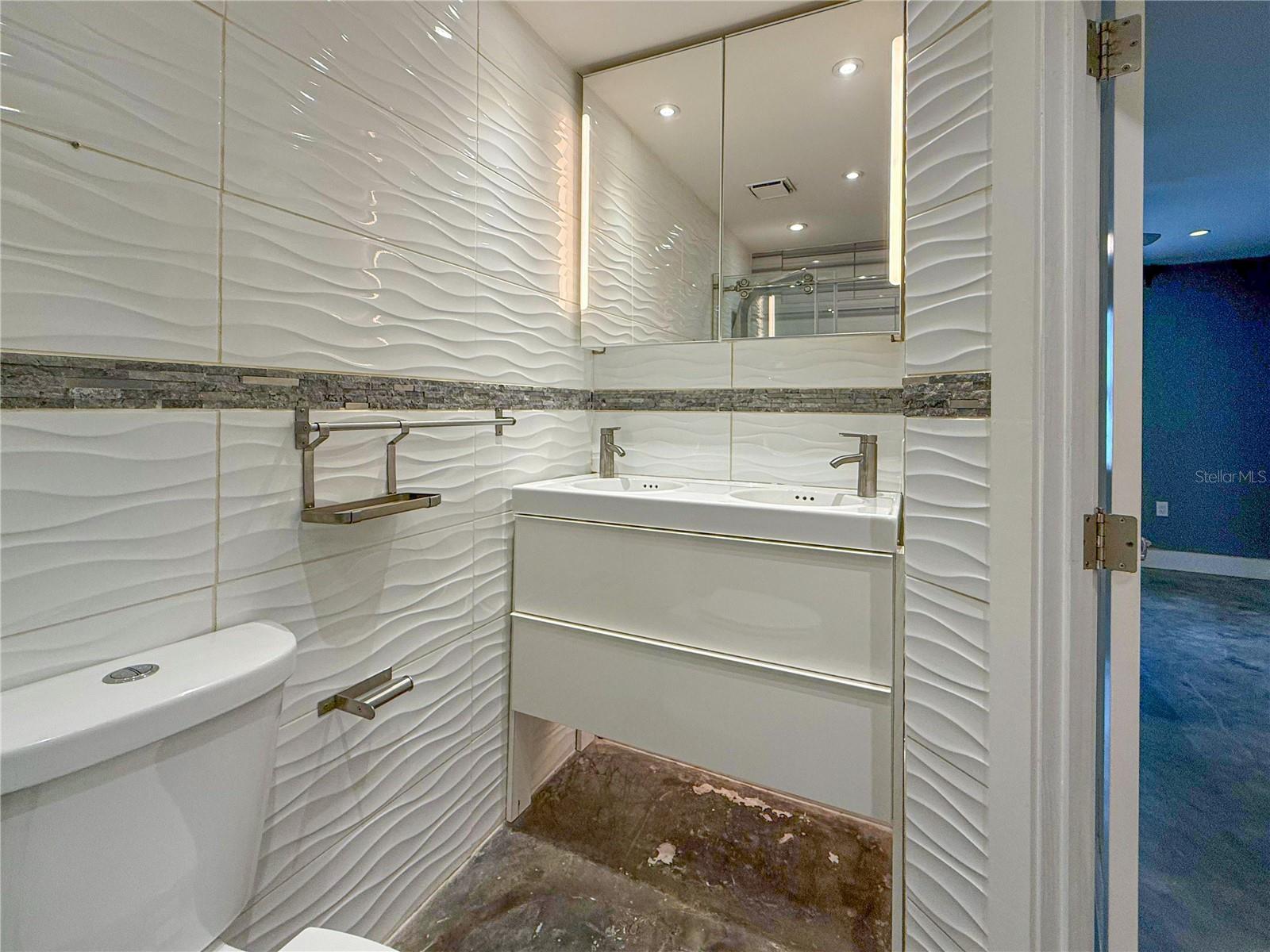 3034 PARKWAY BLVD #102