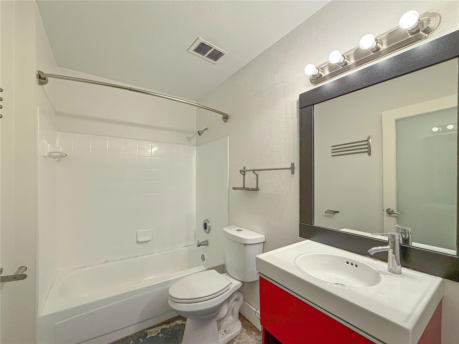 3034 PARKWAY BLVD #102