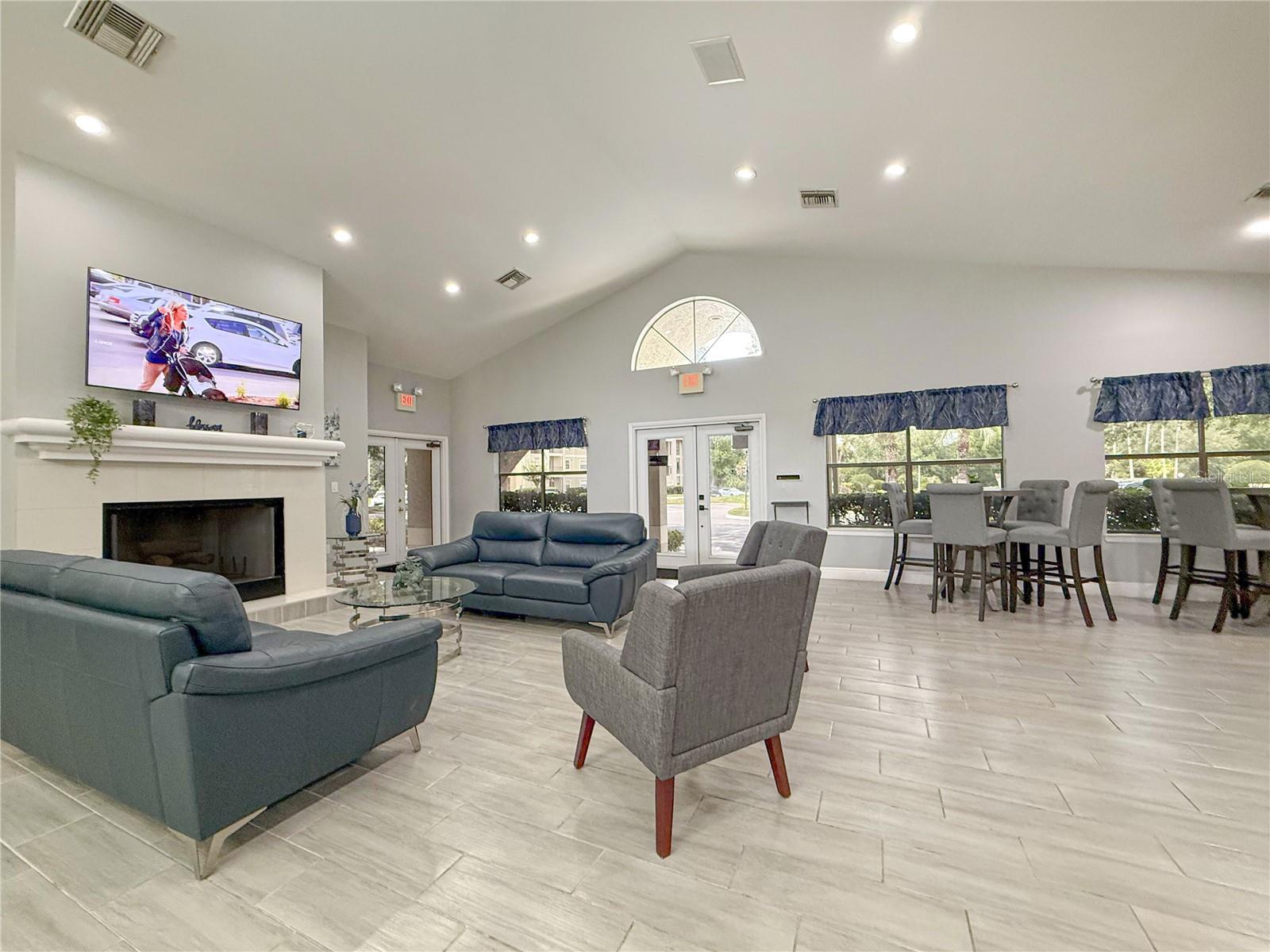 3034 PARKWAY BLVD #102