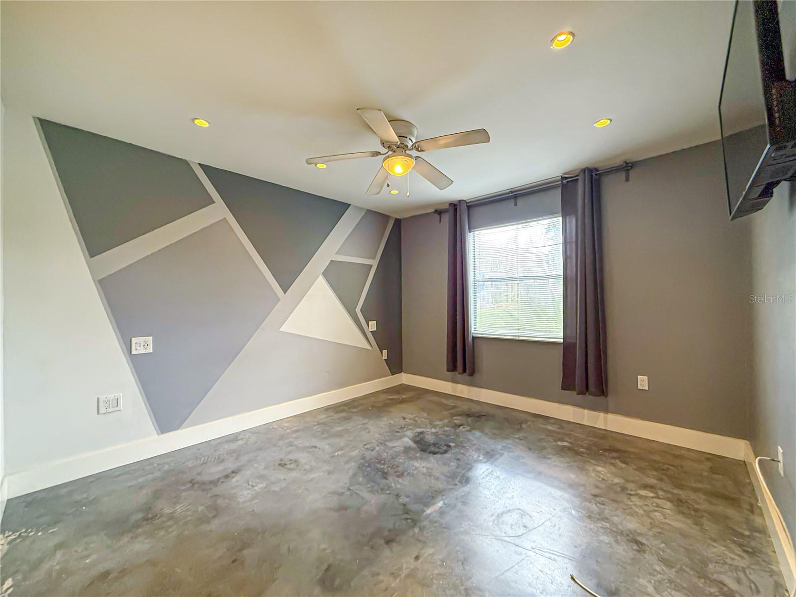 3034 PARKWAY BLVD #102