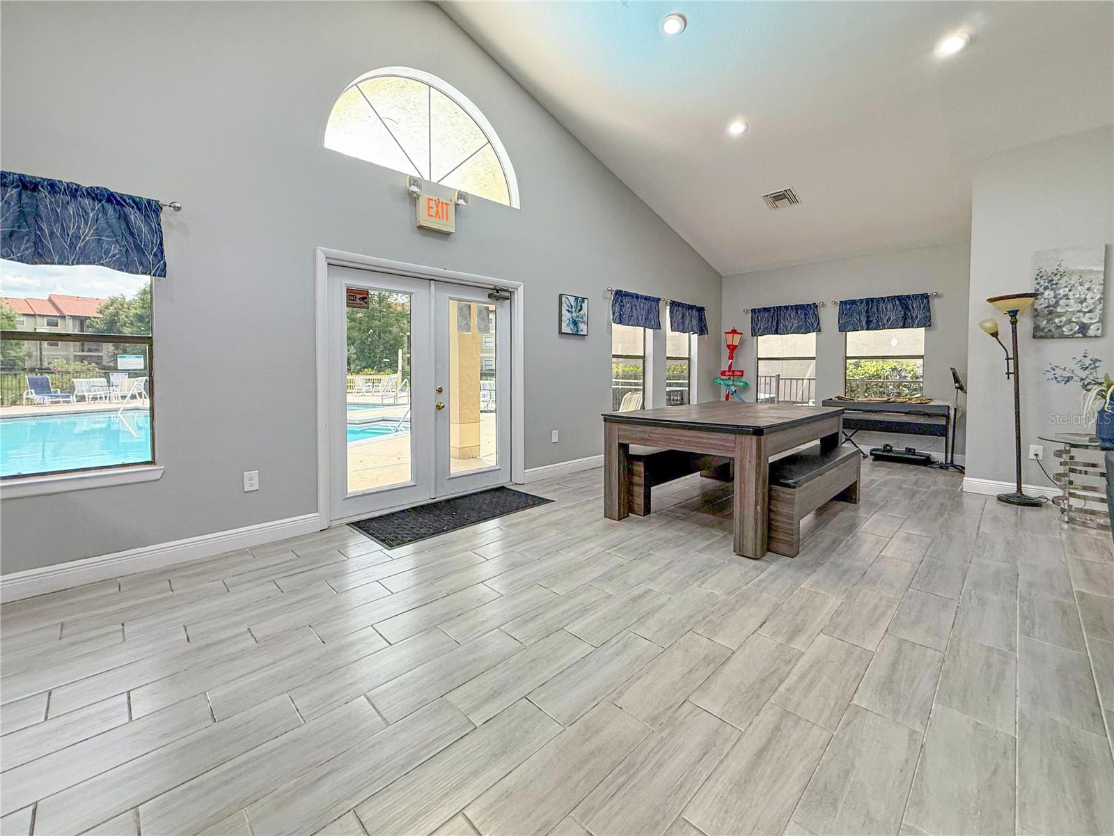 3034 PARKWAY BLVD #102