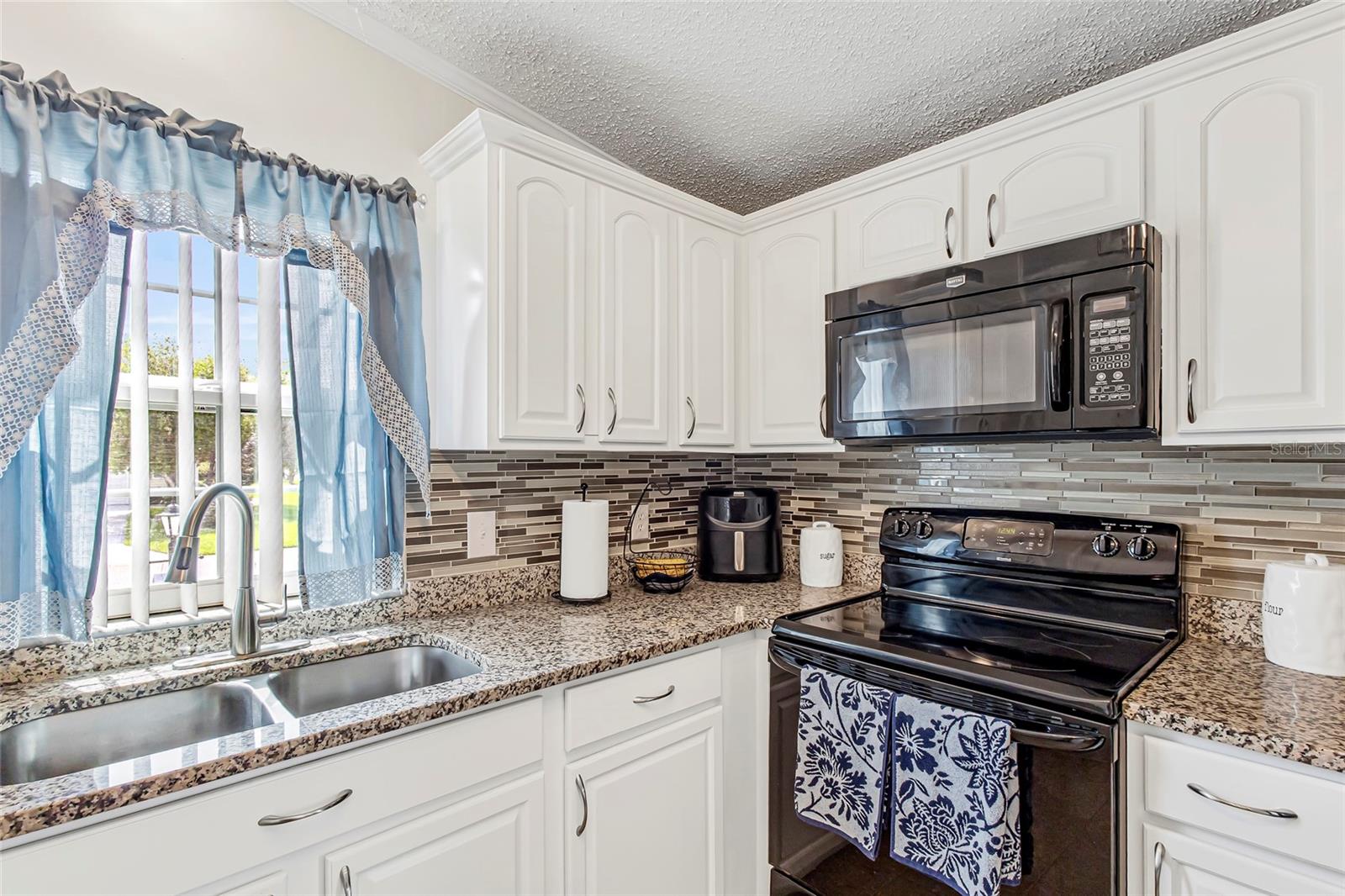 25333 CASA DEL LAGO LN