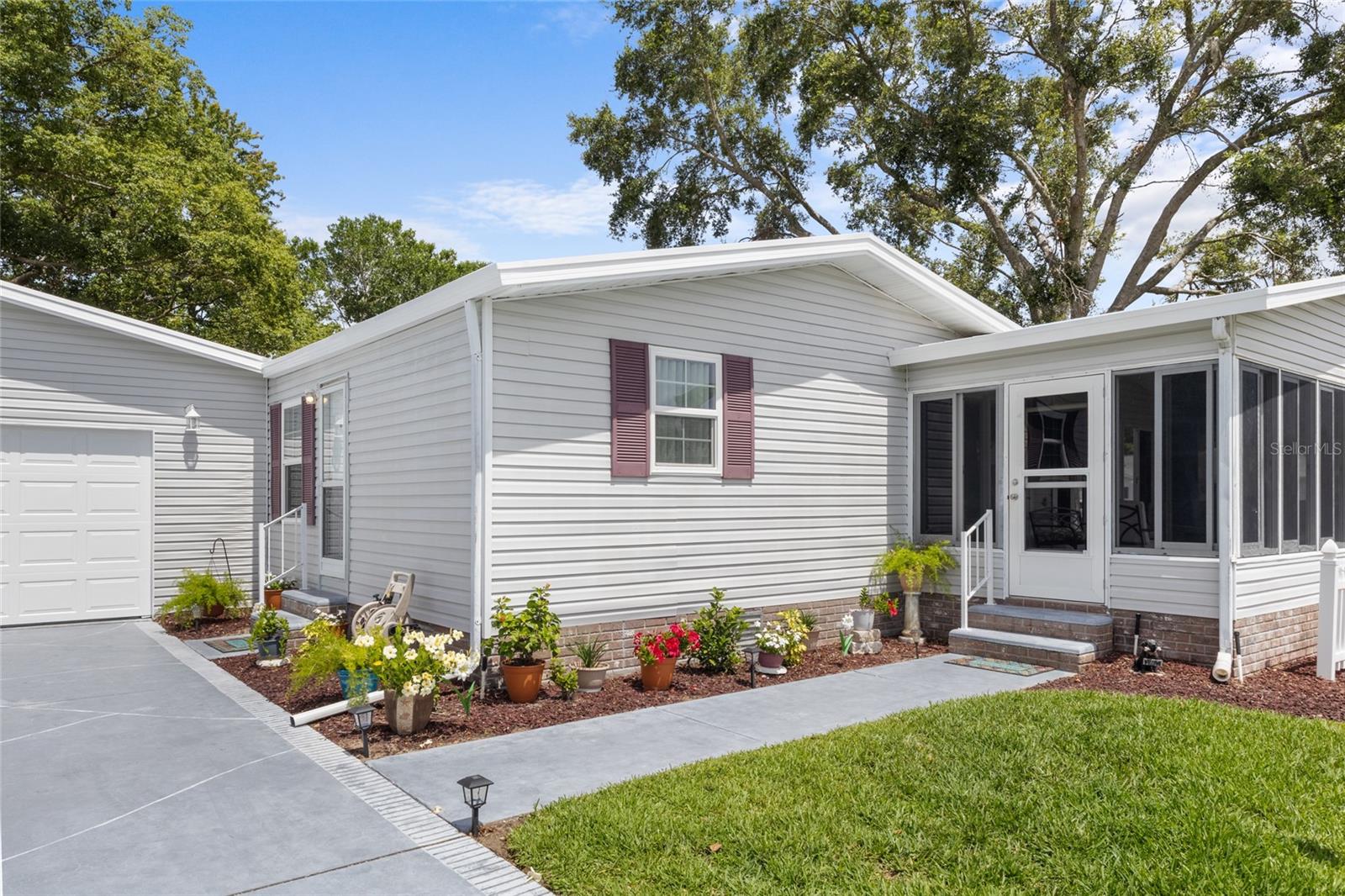 25333 CASA DEL LAGO LN