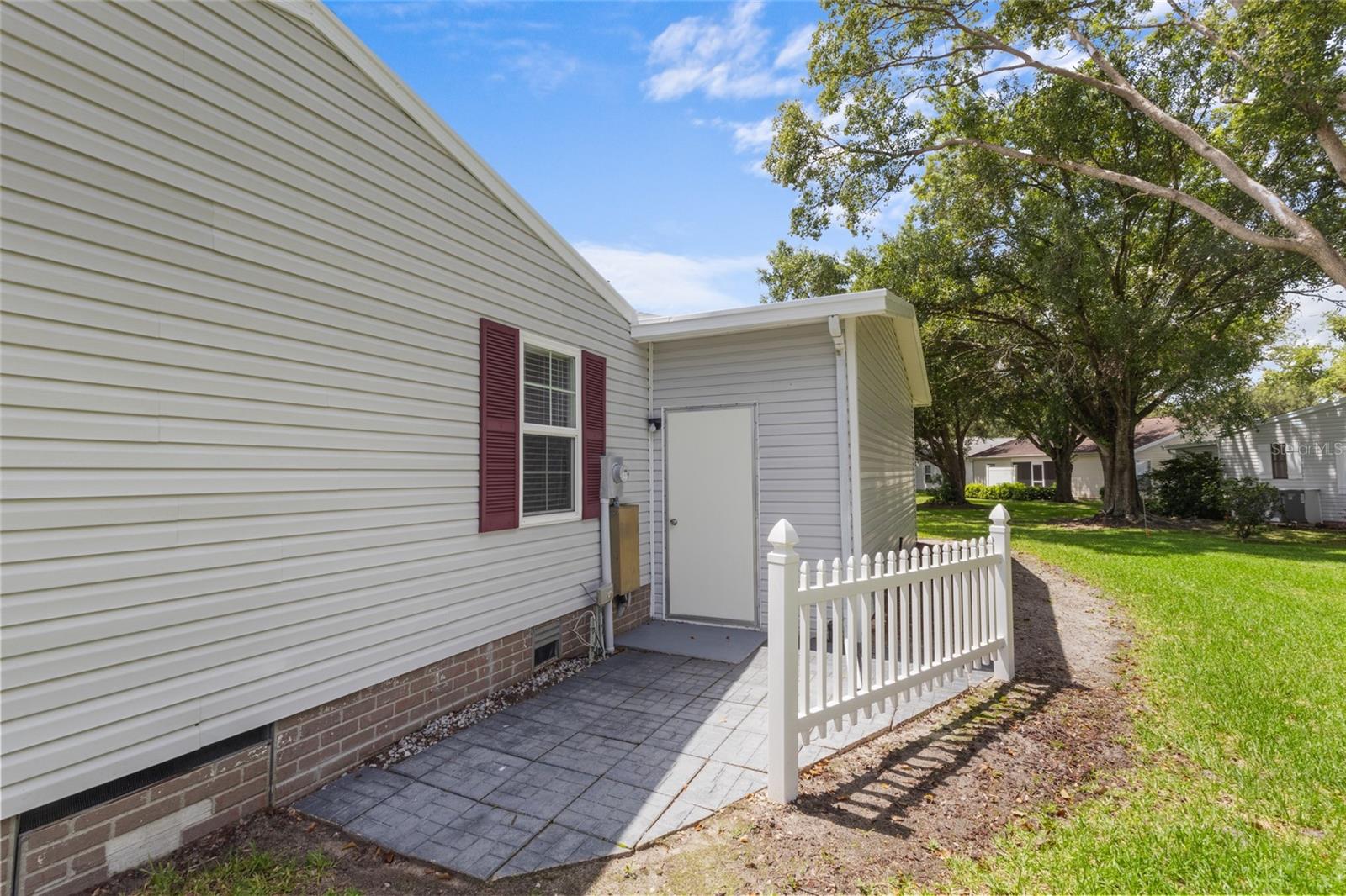 25333 CASA DEL LAGO LN