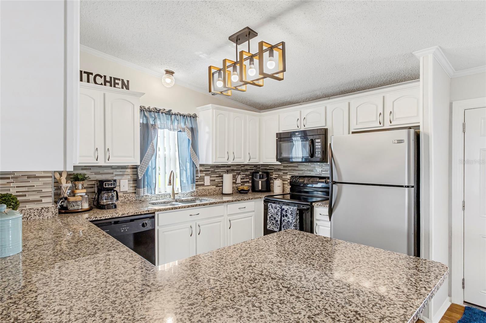 25333 CASA DEL LAGO LN