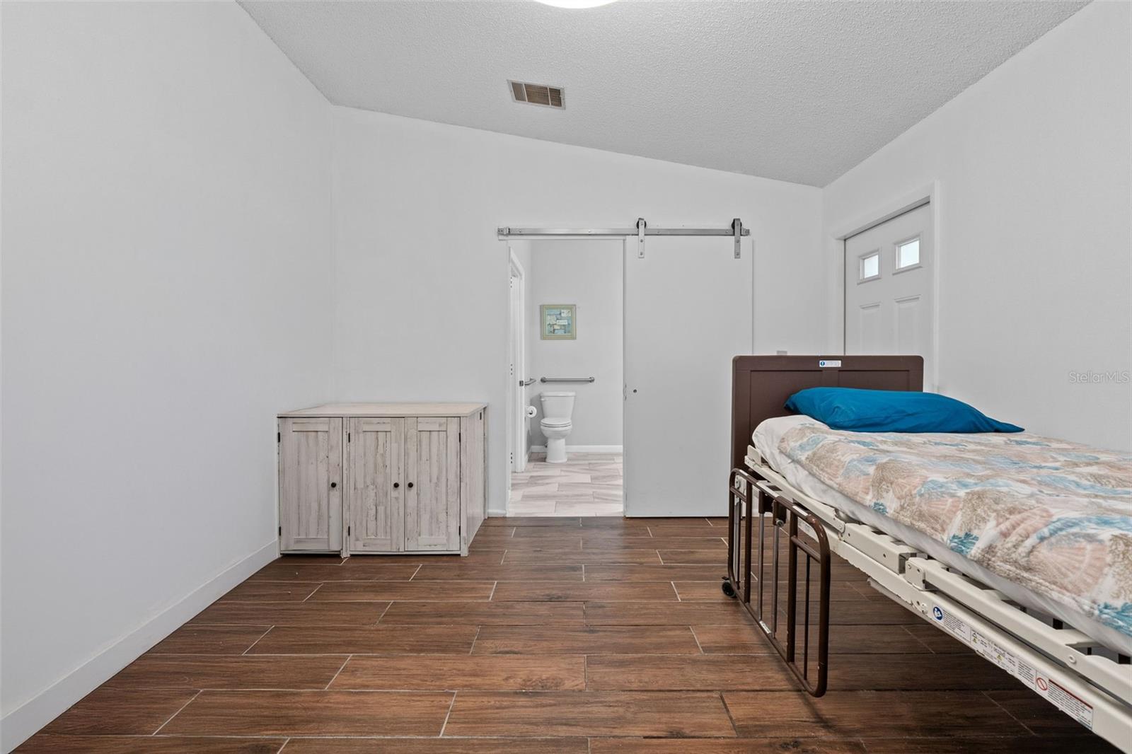 1243 BRIDLEBROOK DR
