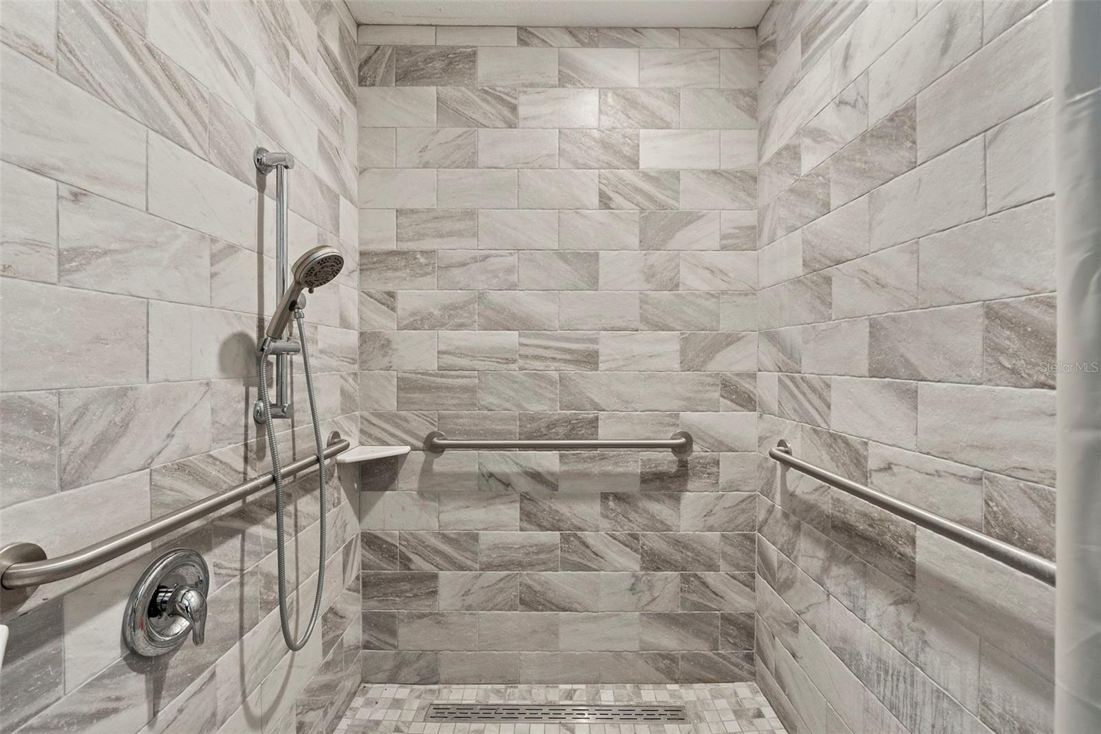 1243 BRIDLEBROOK DR