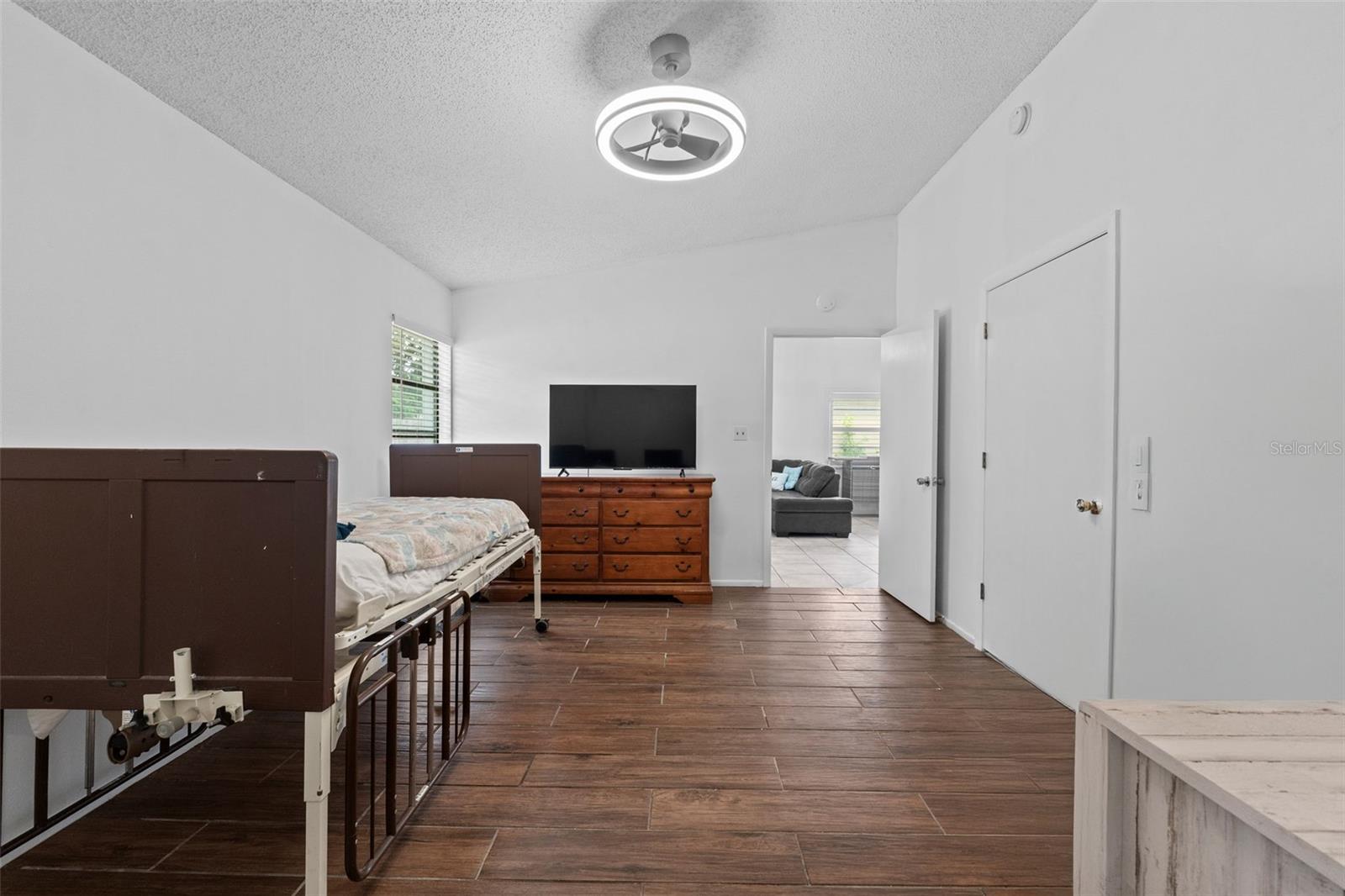 1243 BRIDLEBROOK DR