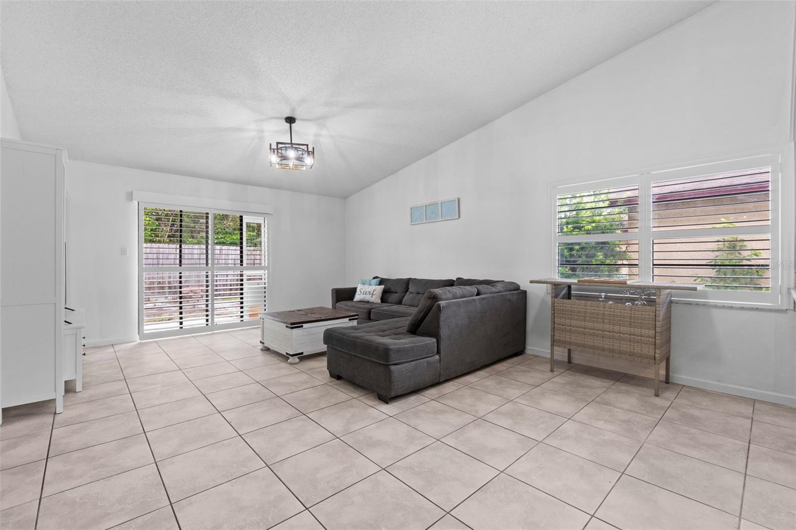 1243 BRIDLEBROOK DR