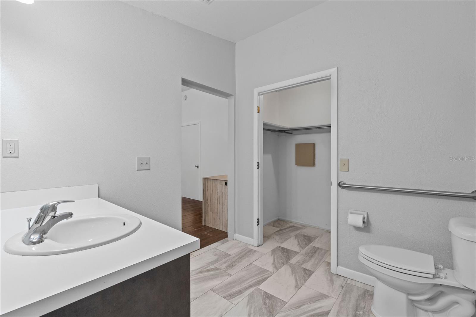 1243 BRIDLEBROOK DR