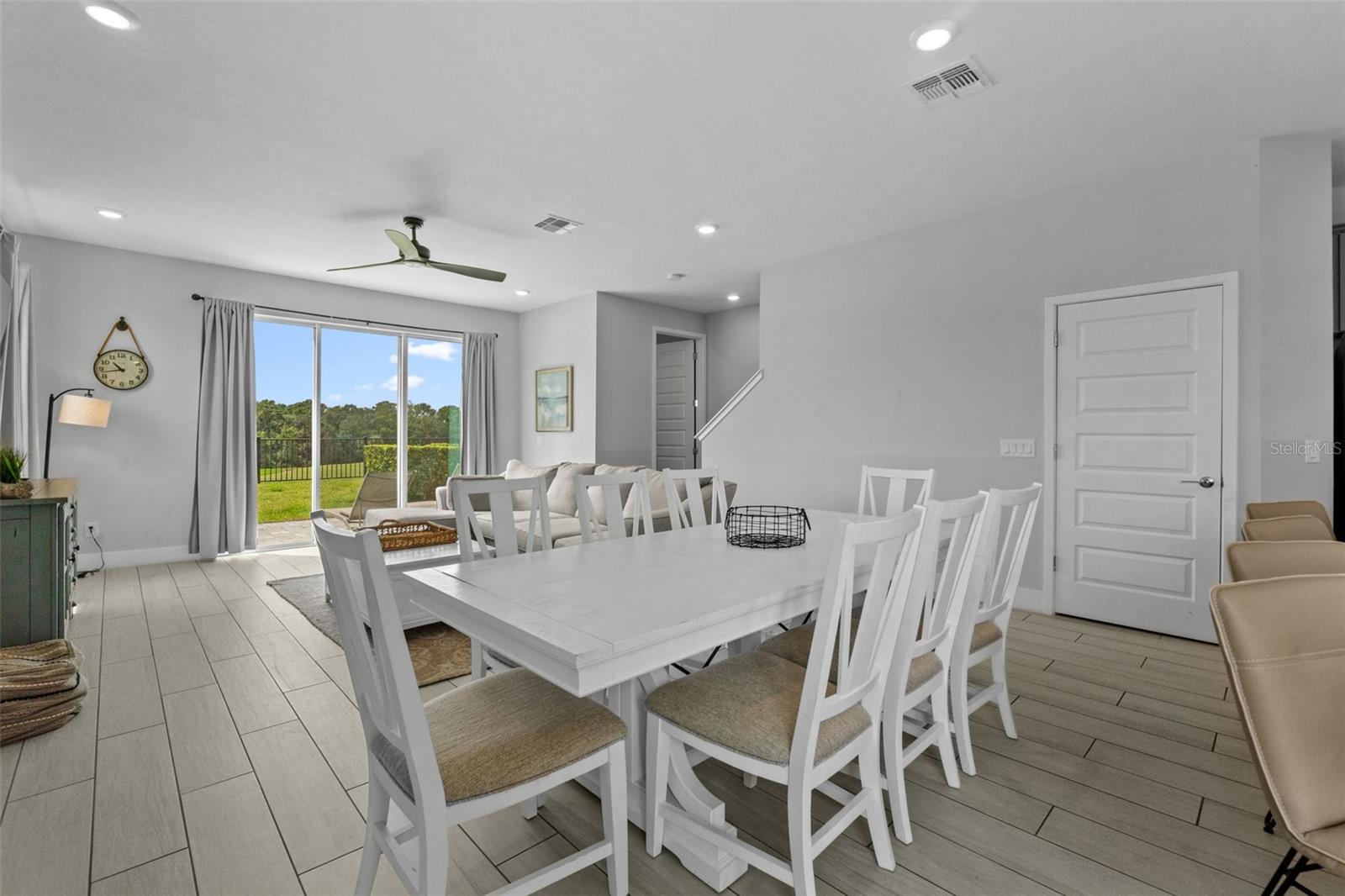 844 DRIVING RANGE CT