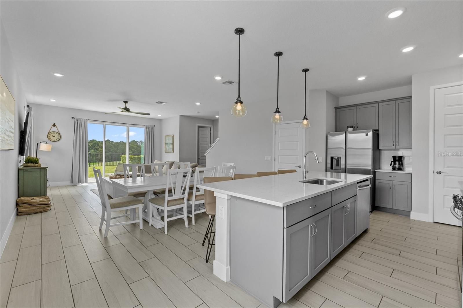 844 DRIVING RANGE CT