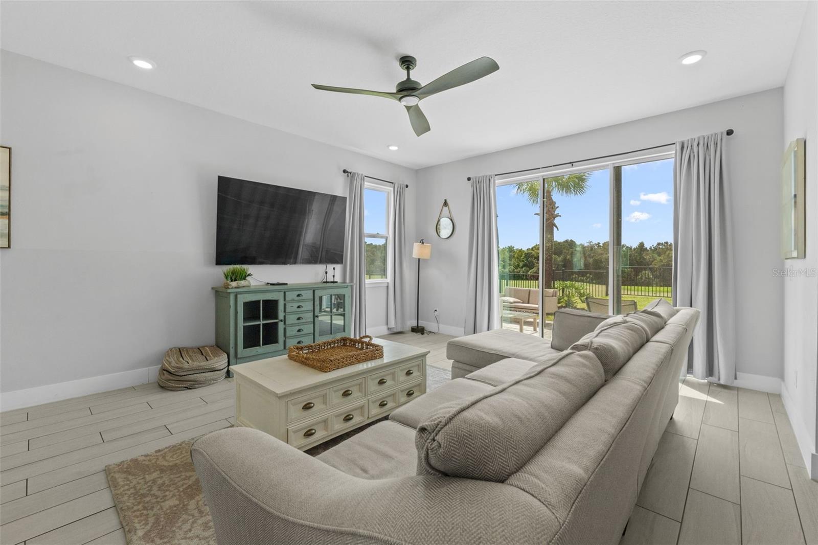 844 DRIVING RANGE CT