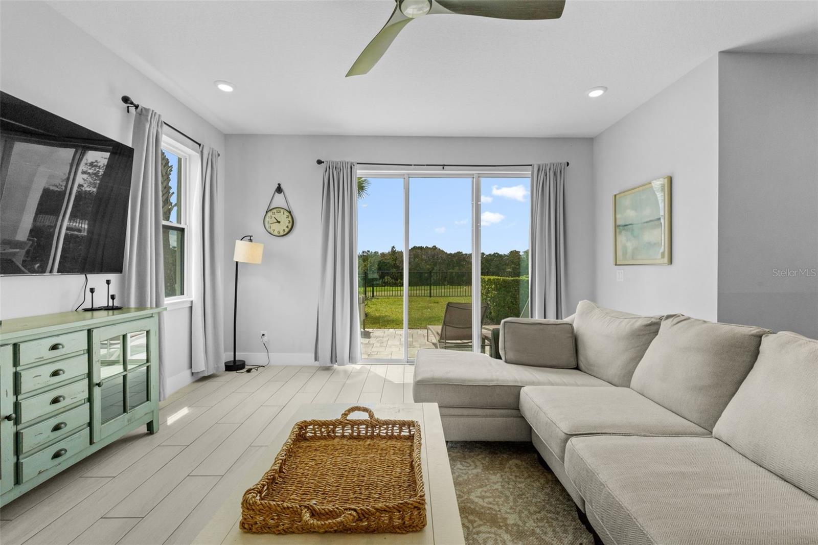 844 DRIVING RANGE CT
