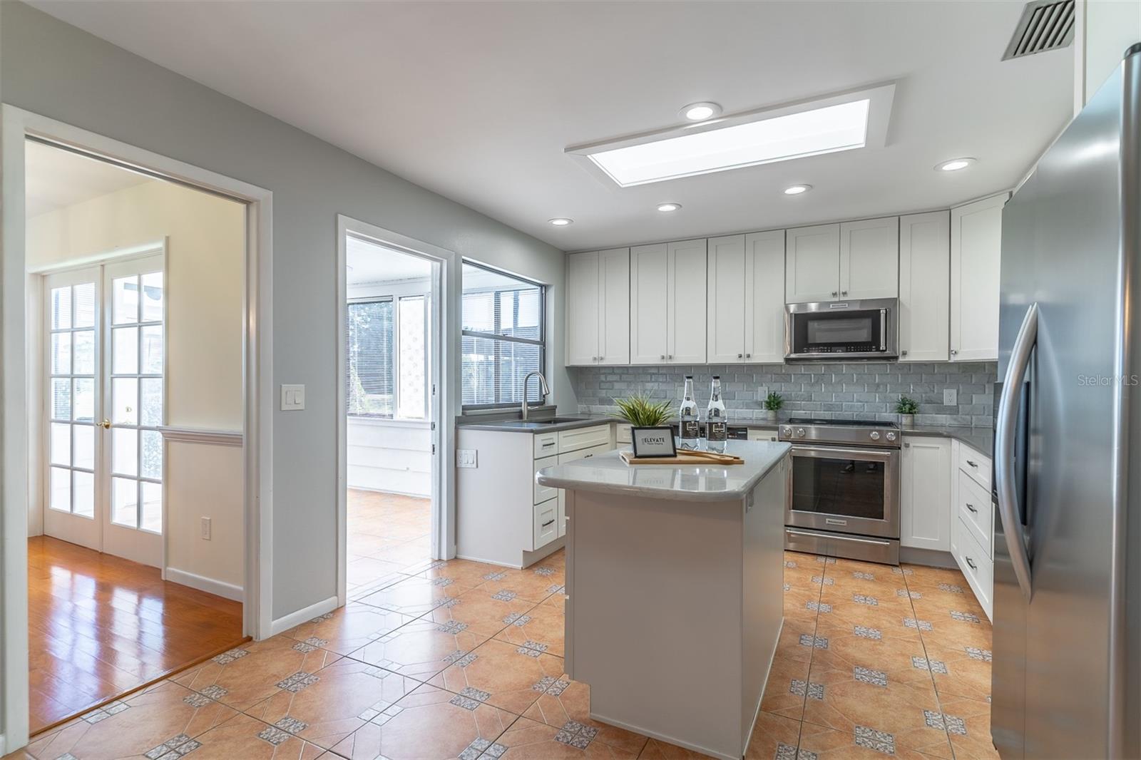 320 CAMBRIDGE DR