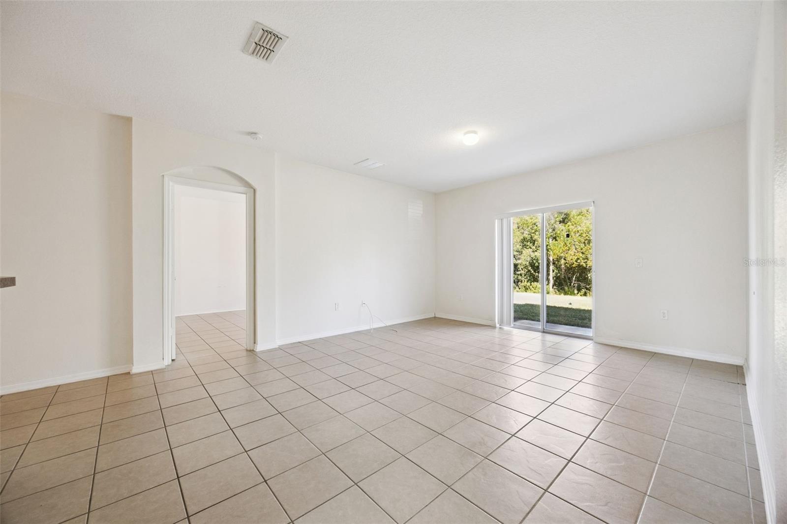 3153 QUEEN ALEXANDRIA DR