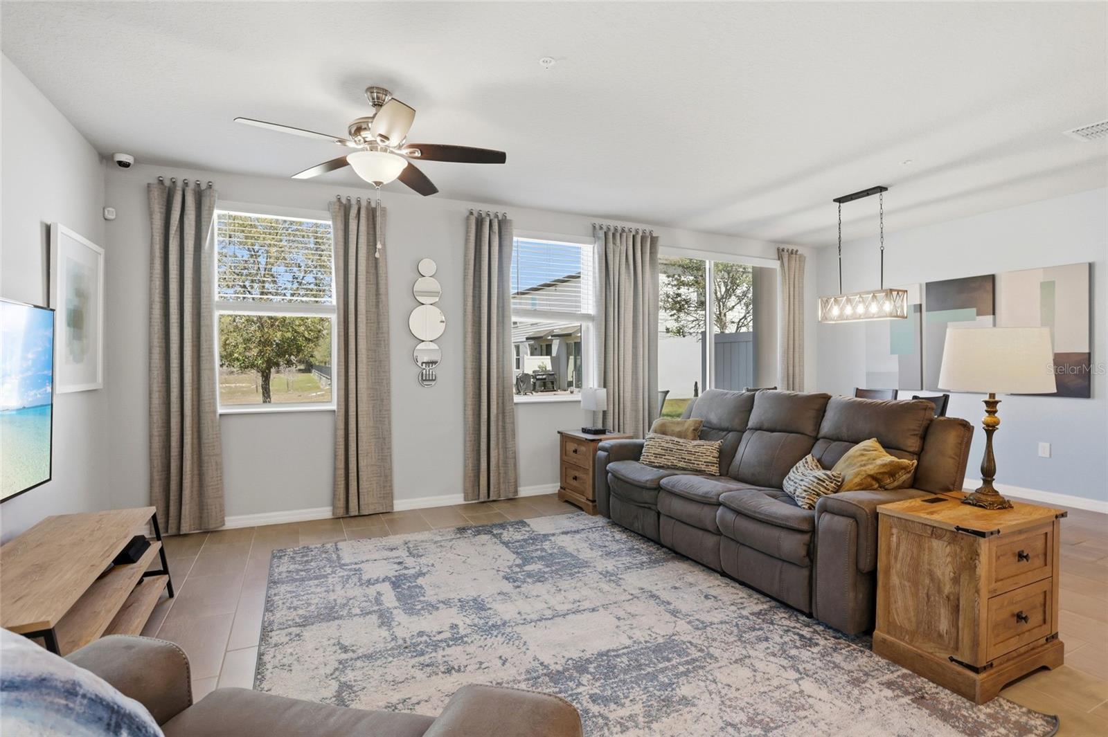 1123 DESERT CANDLE DR