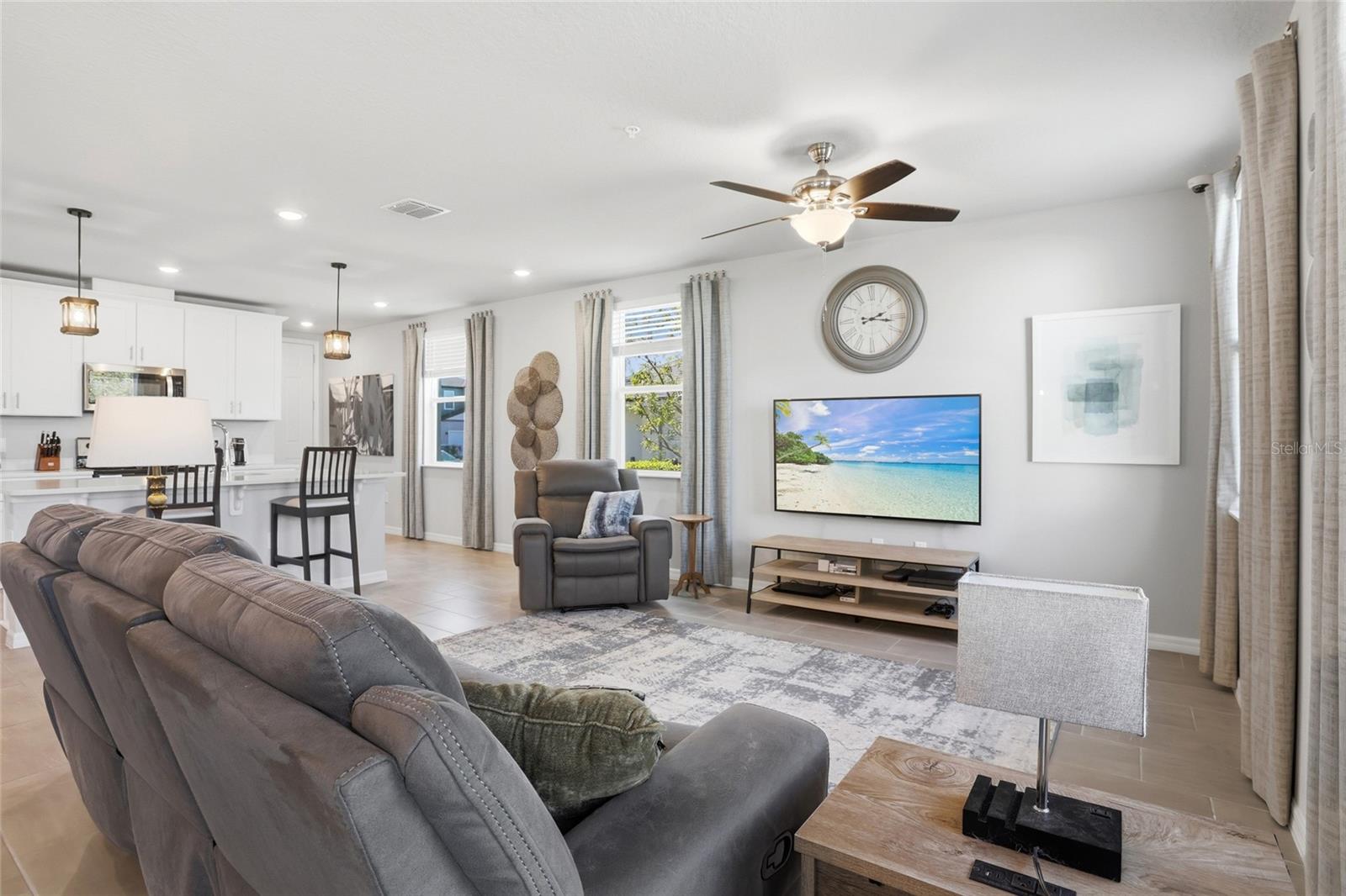 1123 DESERT CANDLE DR