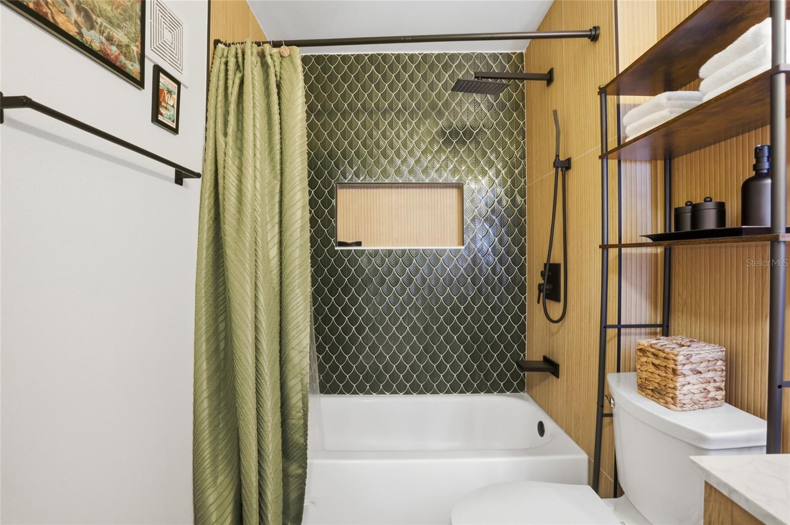 1056 WATERSIDE DR #1056