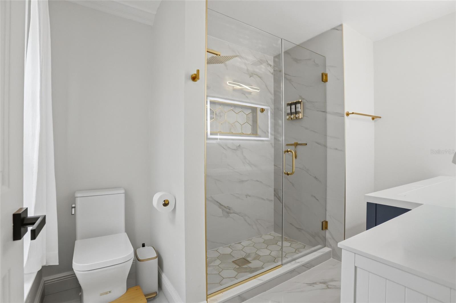 1056 WATERSIDE DR #1056