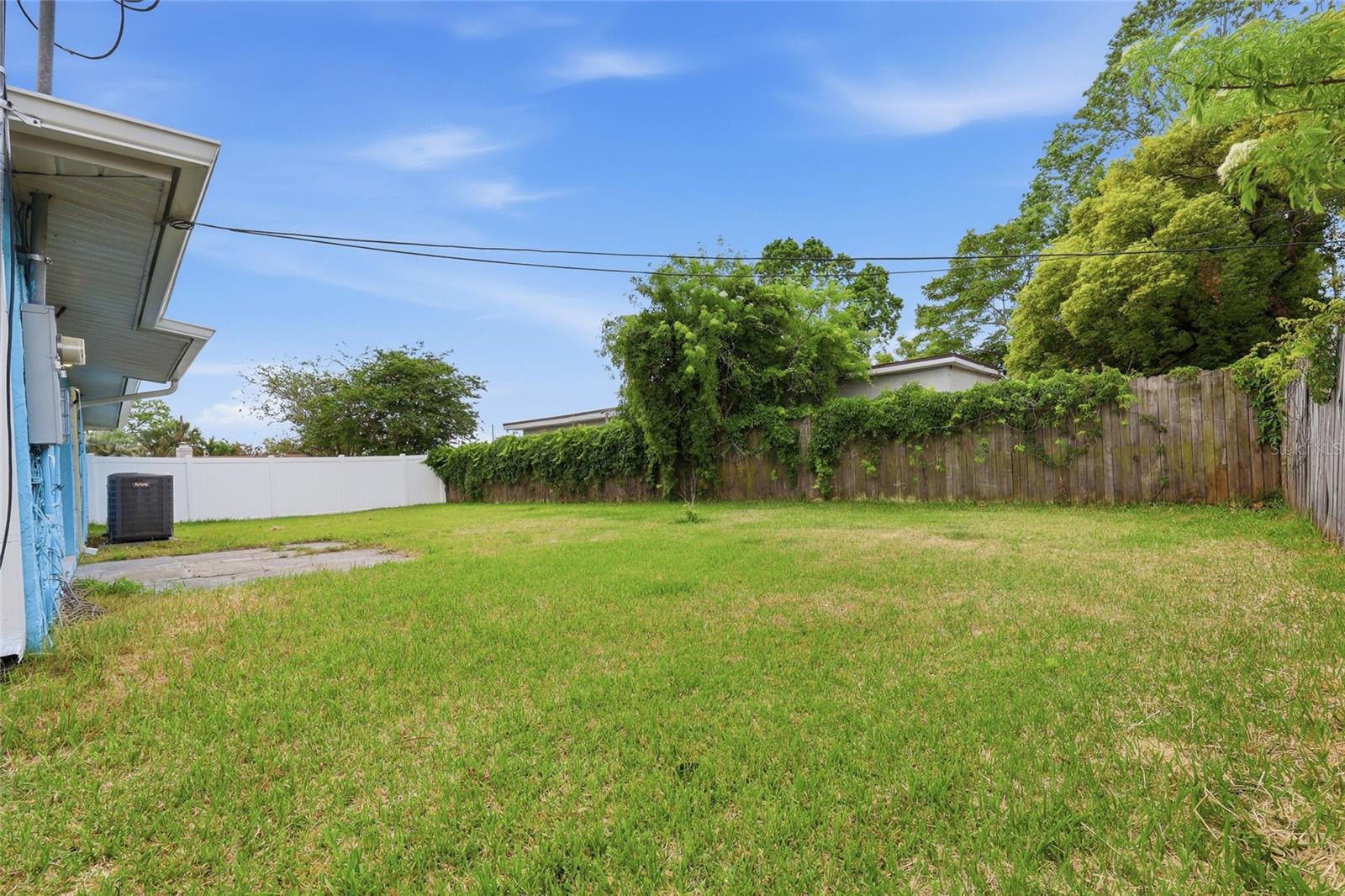 908 ROCK OAK DR